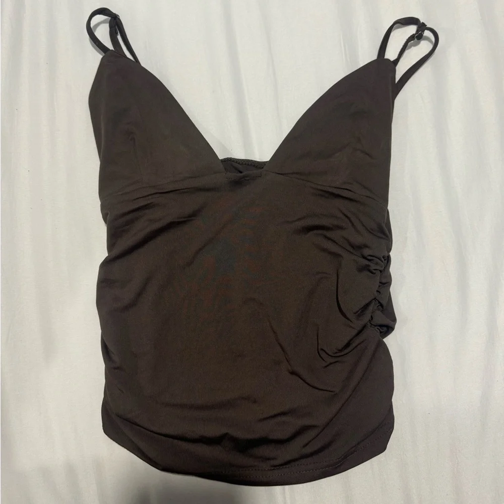 Solid Ruched Backless Cami Top - Picture 4 of 5